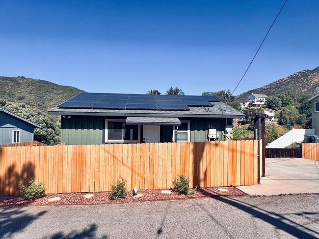 147 Mildred Way El Cajon, CA 92019 photo 2