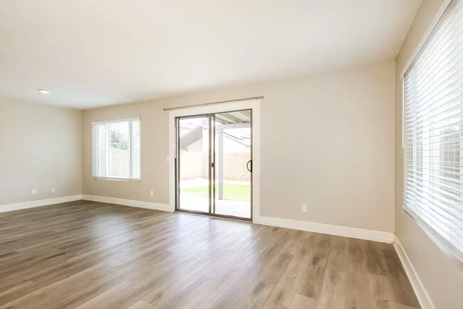 8737 W Bluefield Ave Peoria, AZ 85382 photo 4