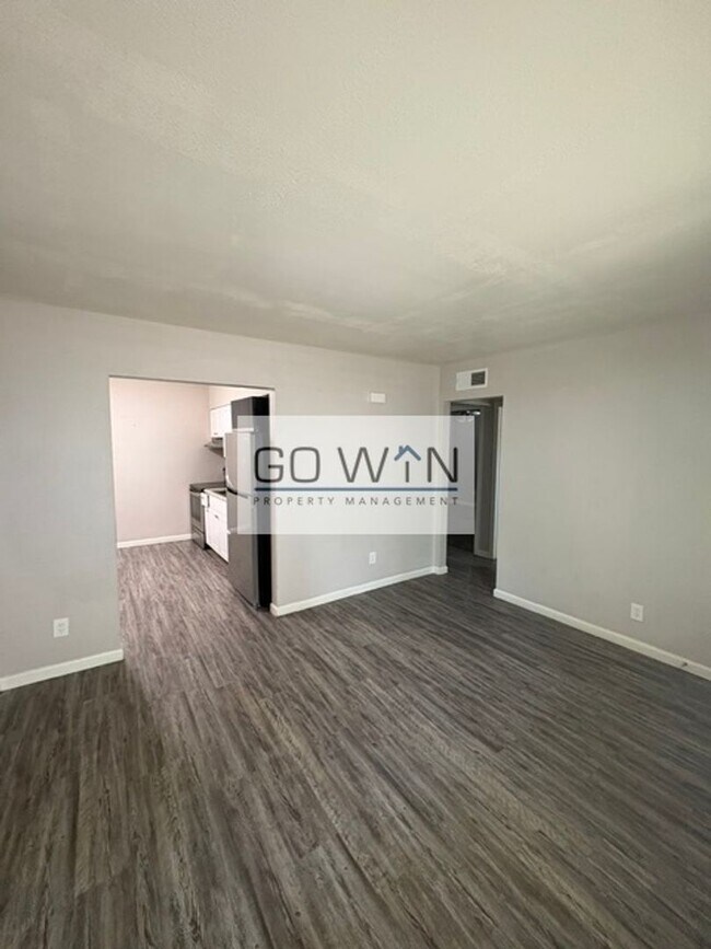 6621 West Myrtle Ave Glendale, AZ 85301 photo 2
