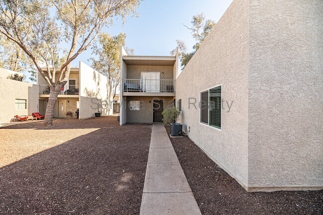 2831 E Monte Cristo Ave Phoenix, AZ 85032 photo 3