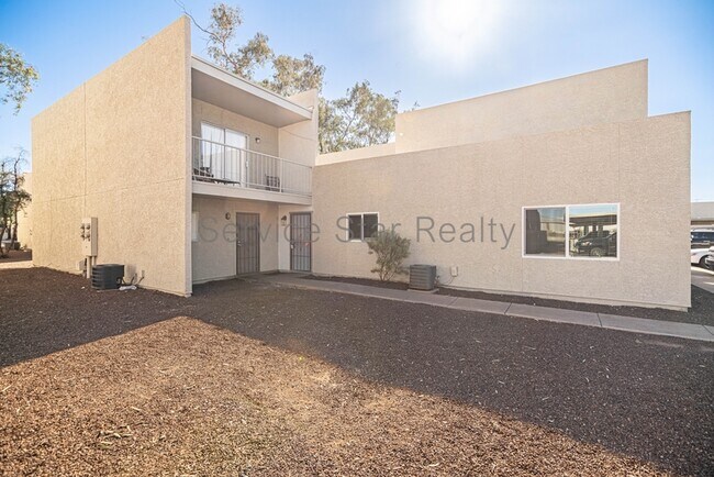 2831 E Monte Cristo Ave Phoenix, AZ 85032 photo 2