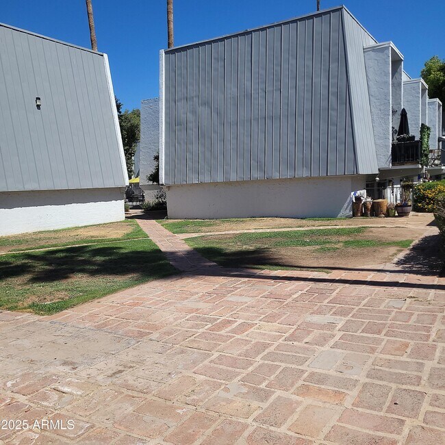 3416 N 44th St Phoenix, AZ 85018 photo 2