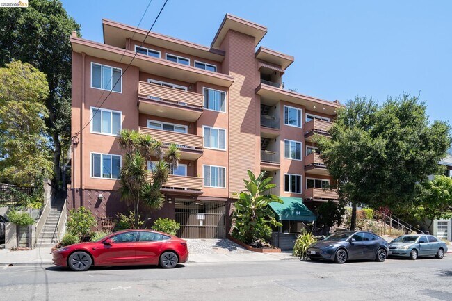 94 Bayo Vista Ave Oakland, CA 94611 photo 2