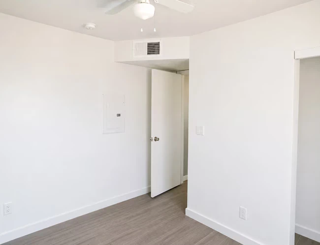 1146 W Apache St Phoenix, AZ 85007 photo 3
