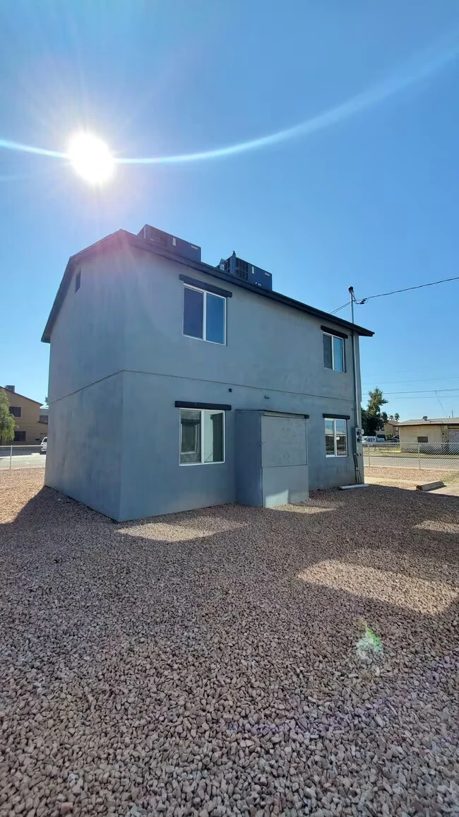 1146 W Apache St Phoenix, AZ 85007 photo 5
