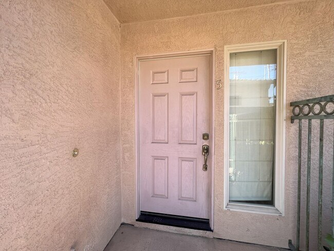 3967 Lamont St San Diego, CA 92109 photo 2