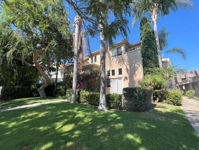3967 Lamont St San Diego, CA 92109