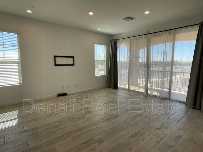 784 S Hawk Ln Gilbert, AZ 85296 photo 3