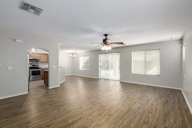 1347 E Rolls Rd photo 5