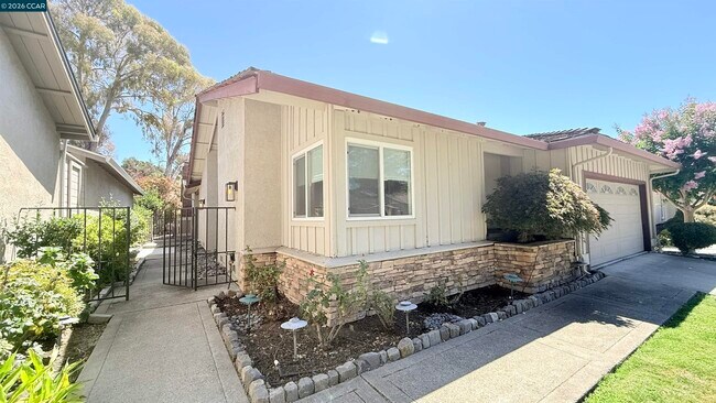 Bright and Airy, Single-Story, 4BD/2.5BA Home in Crow Canyon Country Club, Danville- Available NOW! photo 5