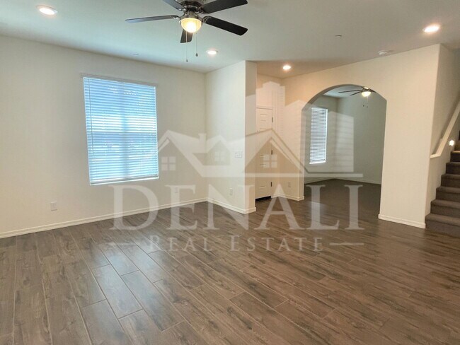 29400 N 122nd Glen Peoria, AZ 85383 photo 3