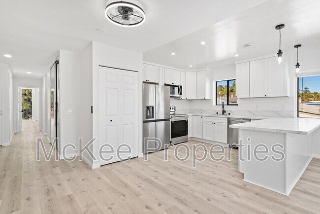 307 San Elijo St San Diego, CA 92106 photo 4