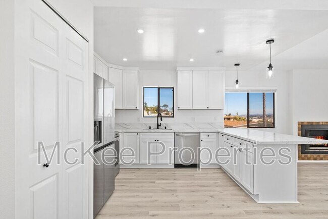 307 San Elijo St San Diego, CA 92106 photo 3