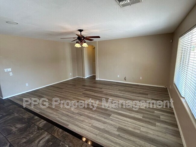 15157 N 174th Dr Surprise, AZ 85388 photo 4