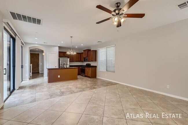 14551 W Port Royale Ln Surprise, AZ 85379 photo 4