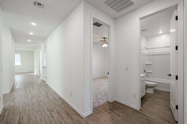 5537 W Summerside Rd Phoenix, AZ 85339 photo 4