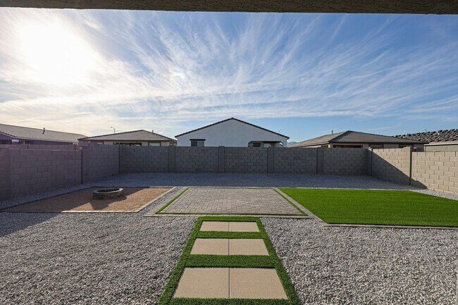 5537 W Summerside Rd Phoenix, AZ 85339 photo 2