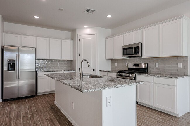5537 W Summerside Rd Phoenix, AZ 85339 photo 3
