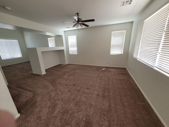 17519 W Lisbon Ln Surprise, AZ 85388 photo 3