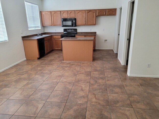 17519 W Lisbon Ln Surprise, AZ 85388 photo 2