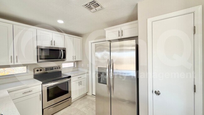11215 W Heatherbrae Dr Phoenix, AZ 85037 photo 3