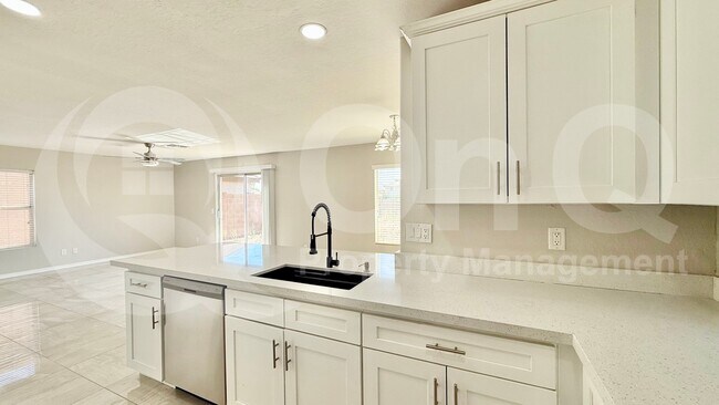 11215 W Heatherbrae Dr Phoenix, AZ 85037 photo 4