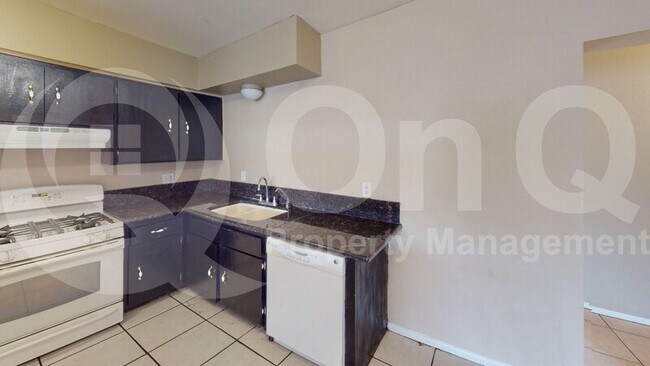 4318 E St Anne Ave Phoenix, AZ 85042 photo 4