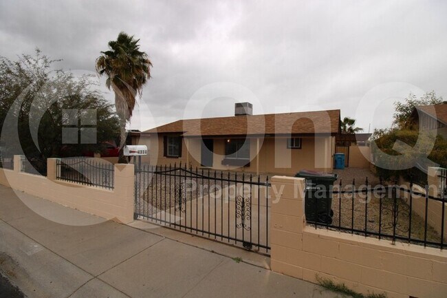 4318 E St Anne Ave Phoenix, AZ 85042 photo 2