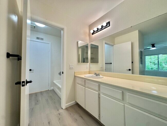 4065 Porte La Paz San Diego, CA 92122 photo 3