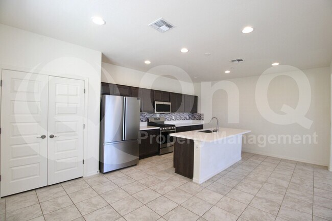 14238 W Bronco Trl Surprise, AZ 85387 photo 4