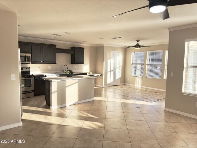 3435 E Longhorn Dr photo 5