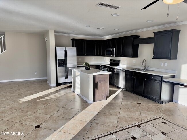 3435 E Longhorn Dr photo 3