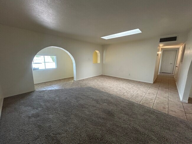 3062 N 42nd Ave Phoenix, AZ 85019 photo 4