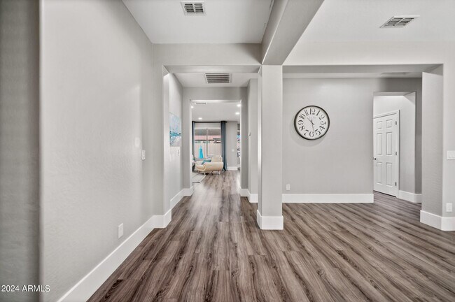 10764 W Prickly Pear Trail Peoria, AZ 85383 photo 4