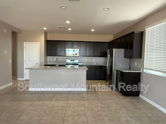 2226 N Comiskey Dr Florence, AZ 85132 photo 3