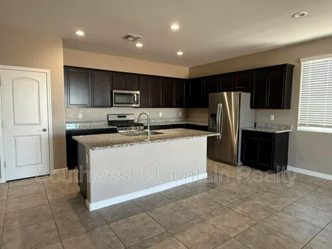 2226 N Comiskey Dr Florence, AZ 85132 photo 4