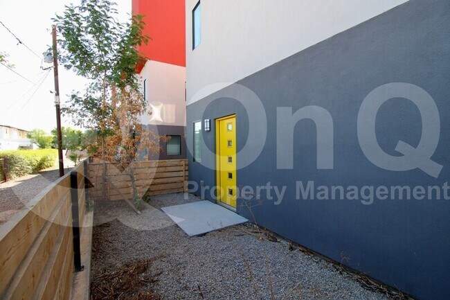 1617 W Colter St Phoenix, AZ 85015 photo 2
