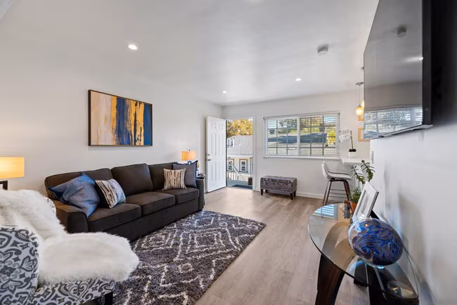 7432 Fay Ave San Diego, CA 92037 photo 2