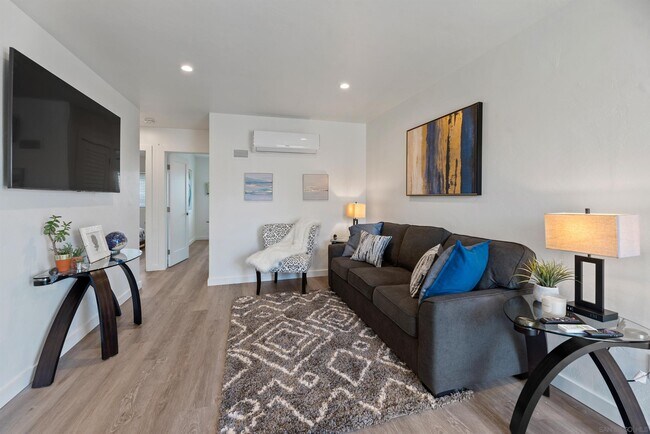 7432 Fay Ave San Diego, CA 92037 photo 3
