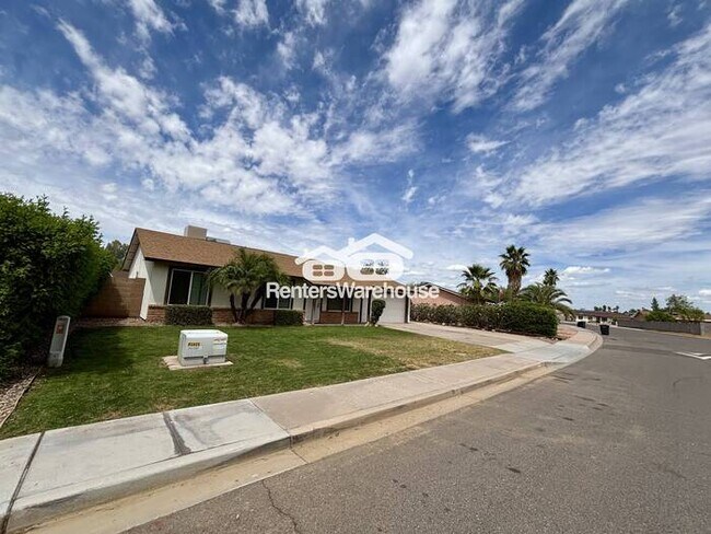 318 N Los Feliz Dr Chandler, AZ 85226 photo 2