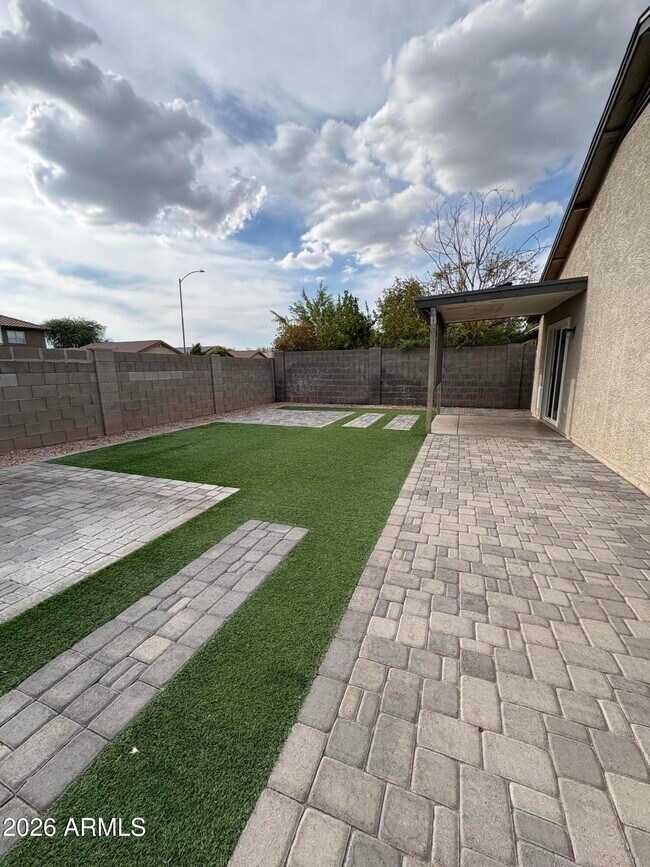 12480 N B St photo 3