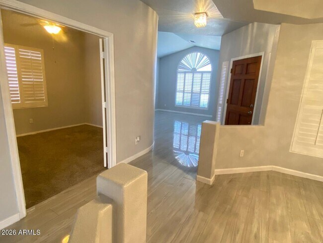 3358 E Wickieup Ln Phoenix, AZ 85050 photo 3
