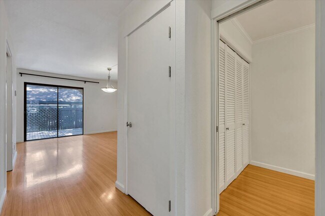 4 W Harbor Dr Sausalito, CA 94965 photo 3