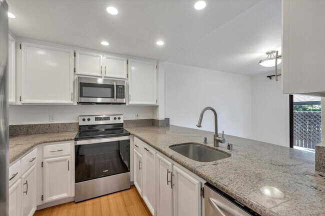 4 W Harbor Dr Sausalito, CA 94965 photo 4
