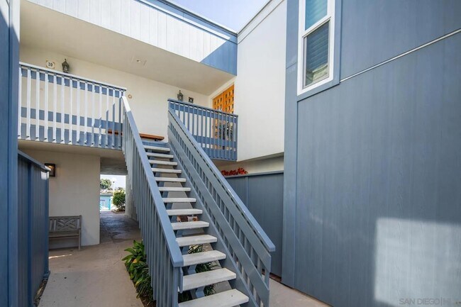 8 Antigua Ct Coronado, CA 92118 photo 3