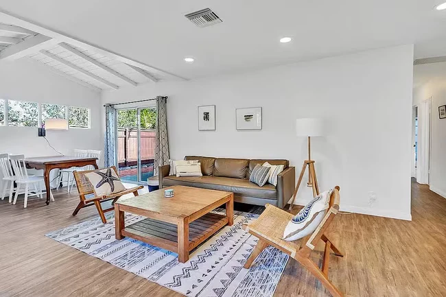 375 Dublin Dr Cardiff By The Sea, CA 92007 photo 2