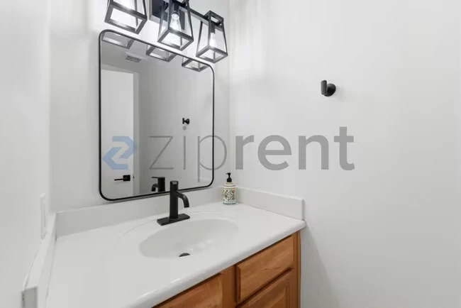Unit Unit 1018 photo 3