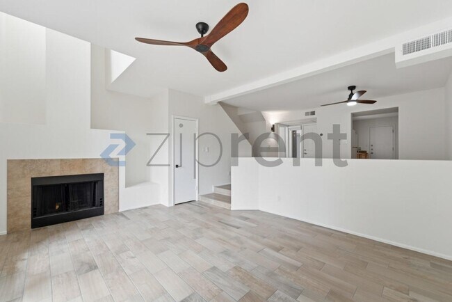 Unit Unit 1018 photo 2