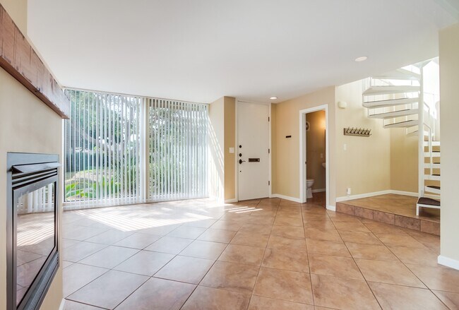 675 S Sierra Ave Solana Beach, CA 92075 photo 2