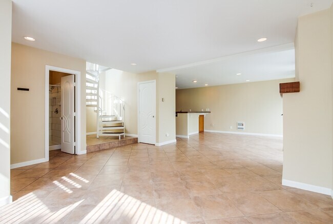 675 S Sierra Ave Solana Beach, CA 92075 photo 3